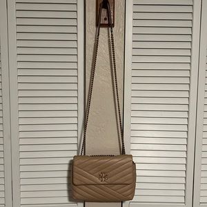 Tory Burch Womens Kira Chevron Chain Crossbody